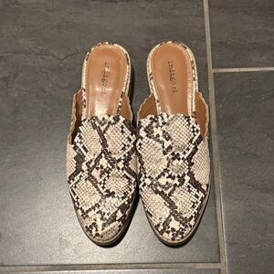 Indigo Women's Snakeskin Pattern Mules